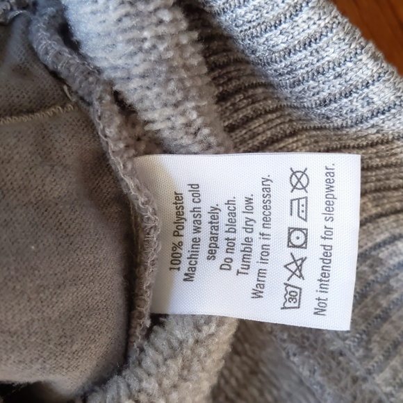 Size 5 Janie and Jack knit long sleeve pocketed top with button closures - Picture 4 of 7